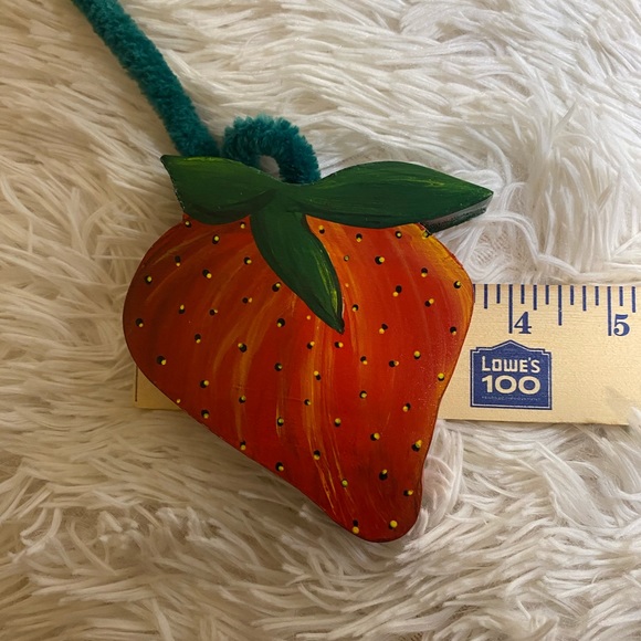 HAND CRAFTED Painted Set of double hanging wood strawberries NWOT Sealed - Picture 7 of 13